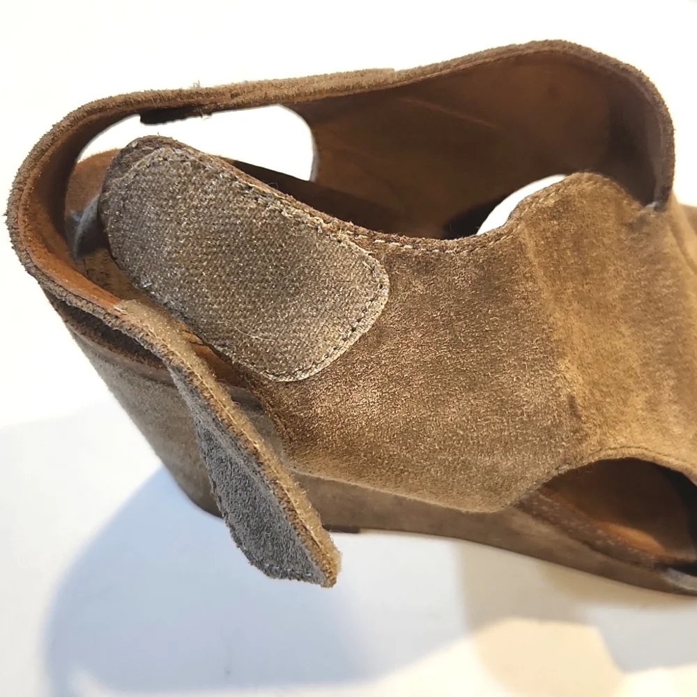 Sofft Chloe Suede Open Toe Wedge Sandal Light Taupe Size 10